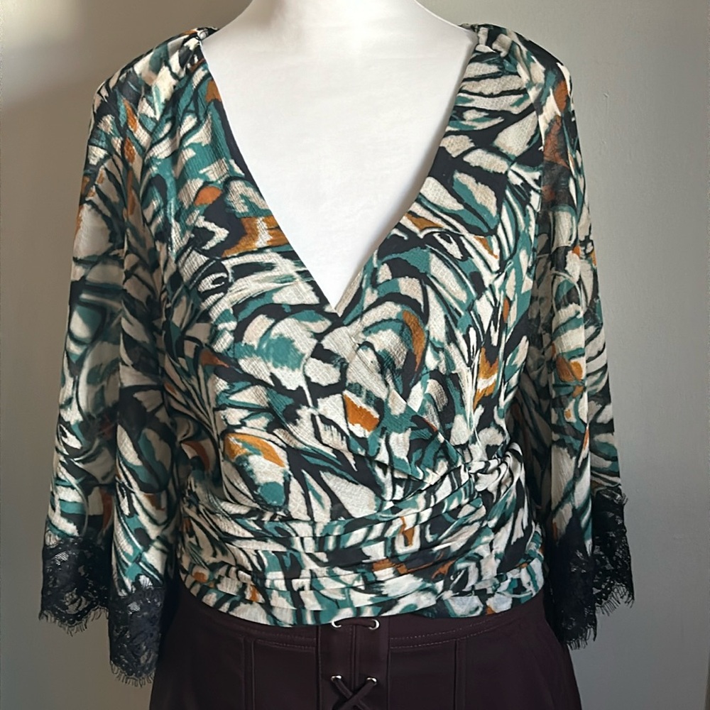 New Anthropologie Lace Trimmed Flutter Sleeve Abstract Chiffon Print Wrap Blouse